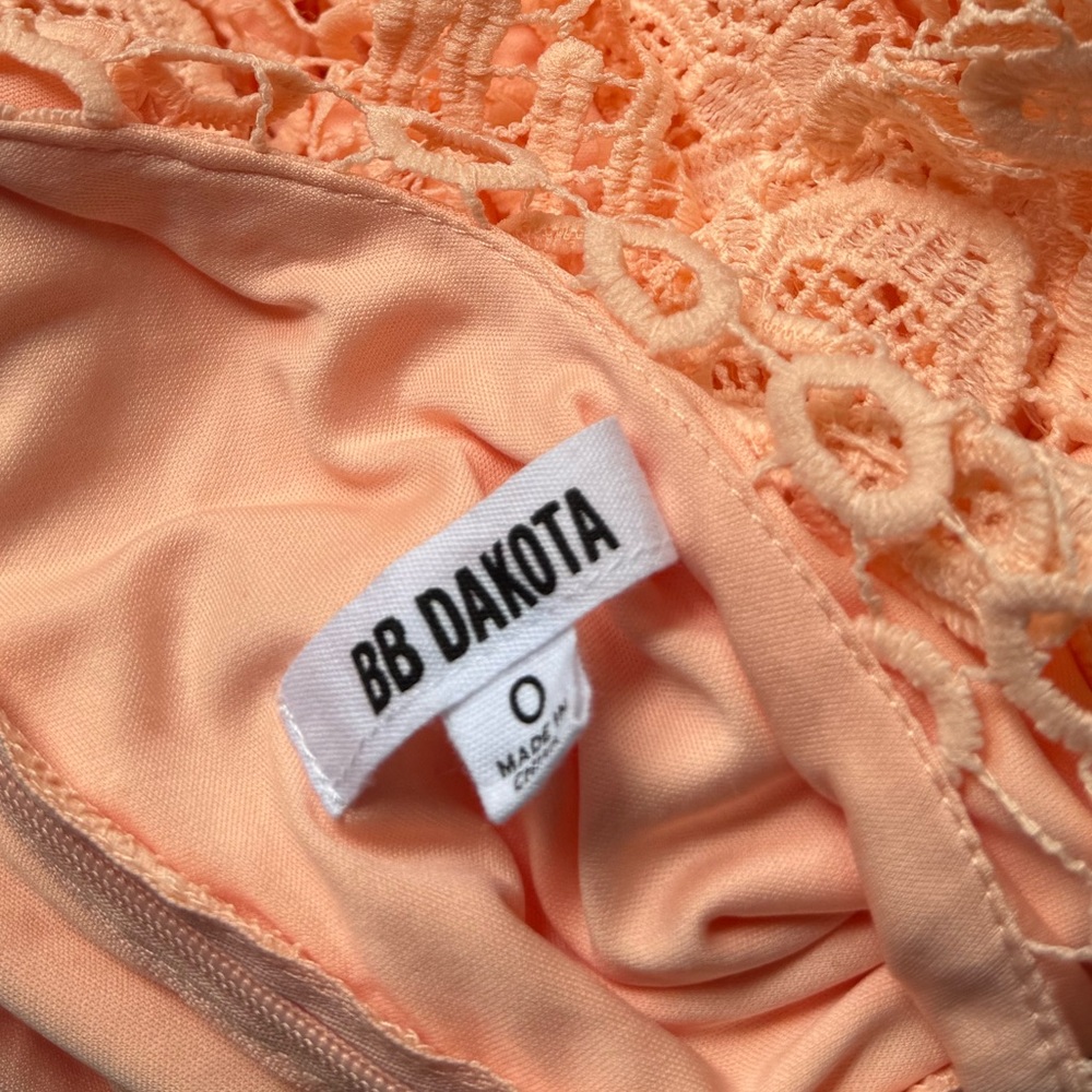 BB Dakota Peach Lace Midi Dress - Picture 5 of 5